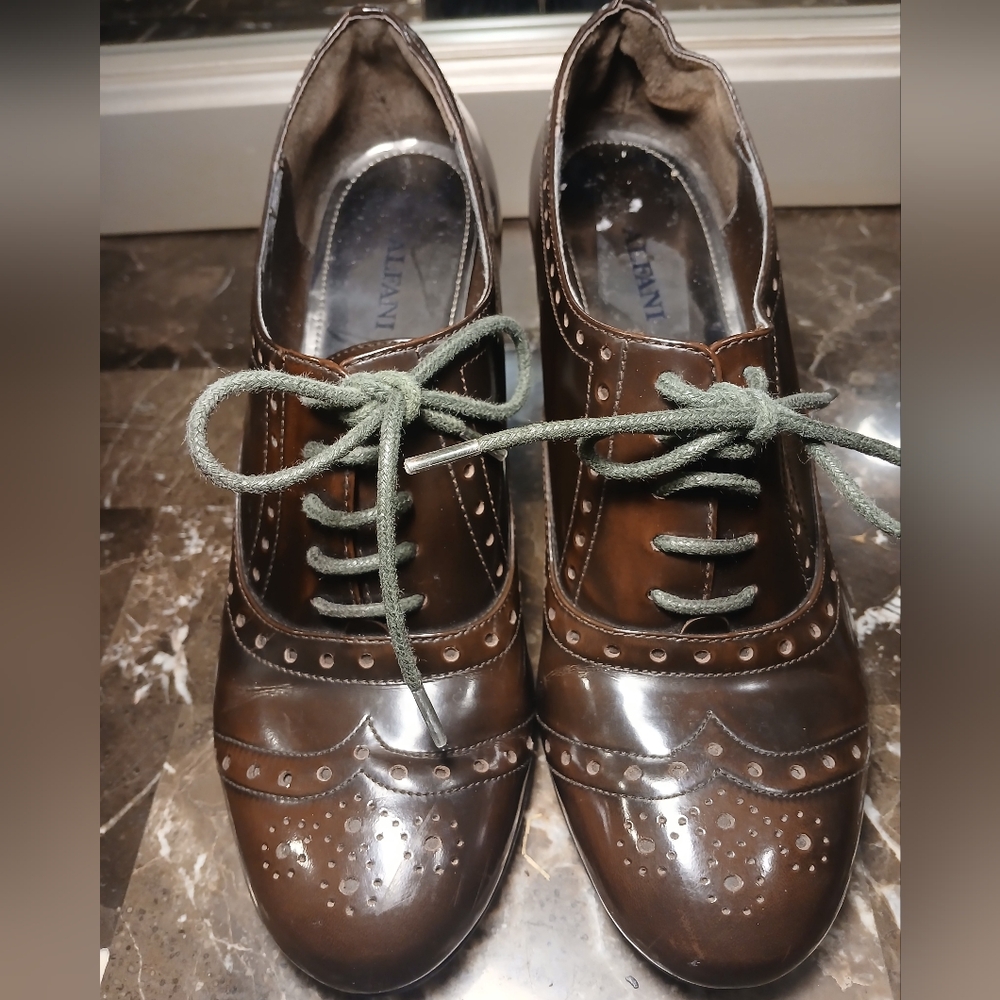 Alfani Brown Leather Women's Oxfords - Picture 12 of 12